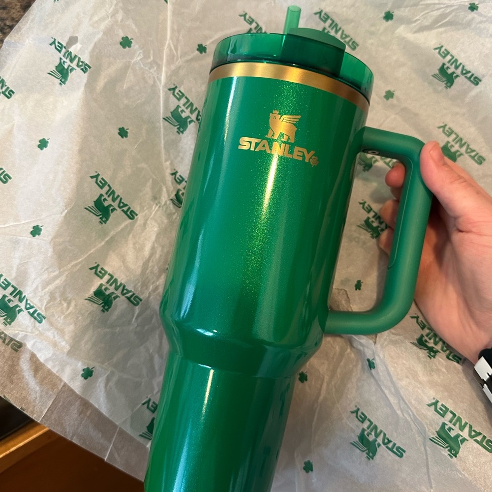 Stanley shamrock green 40oz - Picture 3 of 15